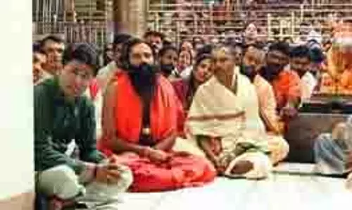 Ujjain : बाबा रामदेव पहुंचे महाकाल मंदिर, भस्म आरती में हुए शामिल Ujjain : बाबा रामदेव पहुंचे महाकाल मंदिर, भस्म आरती में हुए शामिल
