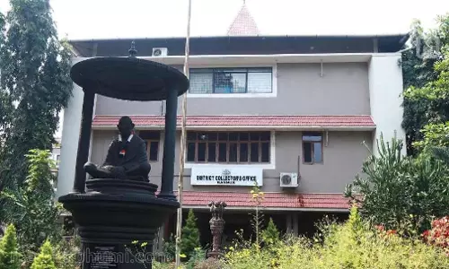Kerala : तबादले की उम्मीद में ड्यूटी नहीं करने पर कन्नूर के डिप्टी कलेक्टर निलंबित Kerala : तबादले की उम्मीद में ड्यूटी नहीं करने पर कन्नूर के डिप्टी कलेक्टर निलंबित