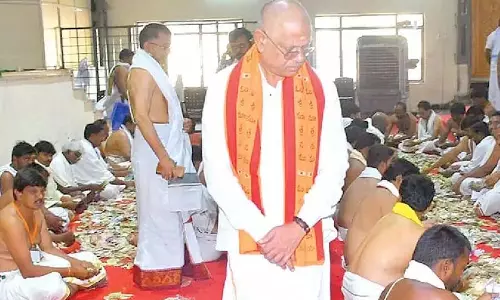 श्रीशैलम मंदिर में भक्तों ने 3.61 करोड़ रुपए से अधिक का दिया दान श्रीशैलम मंदिर में भक्तों ने 3.61 करोड़ रुपए से अधिक का दिया दान