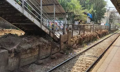 Pune : दोस्त को आत्महत्या से बचाते समय ट्रेन की चपेट में आकर मर गया साथी गिरफ्तार