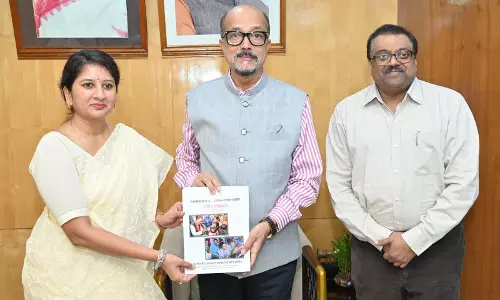 राज्यपाल डेका से डॉ. वर्णिका शर्मा ने की मुलाकात राज्यपाल डेका से डॉ. वर्णिका शर्मा ने की मुलाकात