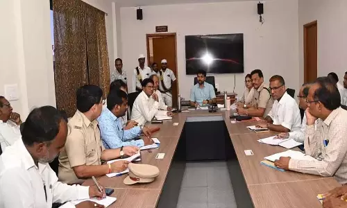 चावल मिलर्स निर्धारित लक्ष्य शीघ्र पूरा करें: कलेक्टर वेंकटेश धोत्रे चावल मिलर्स निर्धारित लक्ष्य शीघ्र पूरा करें: कलेक्टर वेंकटेश धोत्रे