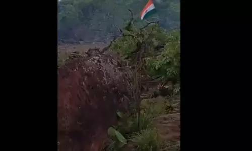 कर्रेगुट्टा पहाड़ में शान से लहराया तिरंगा, 9 दिन से डटे है जवान कर्रेगुट्टा पहाड़ में शान से लहराया तिरंगा, 9 दिन से डटे है जवान