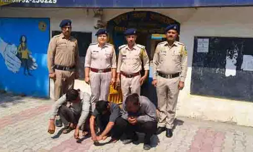 Kandaghat में 3 युवक गिरफ्तार, 1.3 किलो गांजा बरामद Kandaghat में 3 युवक गिरफ्तार, 1.3 किलो गांजा बरामद