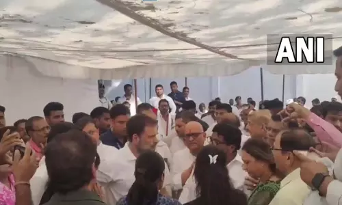 पहलगाम आतंकी हमले में मारे गए शुभम द्विवेदी के परिवार से मिले राहुल गांधी पहलगाम आतंकी हमले में मारे गए शुभम द्विवेदी के परिवार से मिले राहुल गांधी
