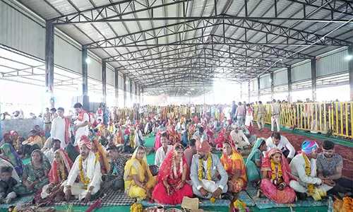 मध्य प्रदेश के CM मोहन यादव ने उज्जैन में सामूहिक विवाह समारोह में भाग लिया, नवदंपत्तियों को आशीर्वाद दिया मध्य प्रदेश के CM मोहन यादव ने उज्जैन में सामूहिक विवाह समारोह में भाग लिया, नवदंपत्तियों को आशीर्वाद दिया
