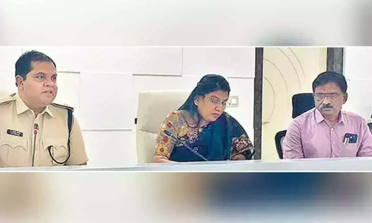 दुर्घटनाओं पर अंकुश लगाने के लिए सड़क सुरक्षा मानदंड आवश्यक: Collector दुर्घटनाओं पर अंकुश लगाने के लिए सड़क सुरक्षा मानदंड आवश्यक: Collector