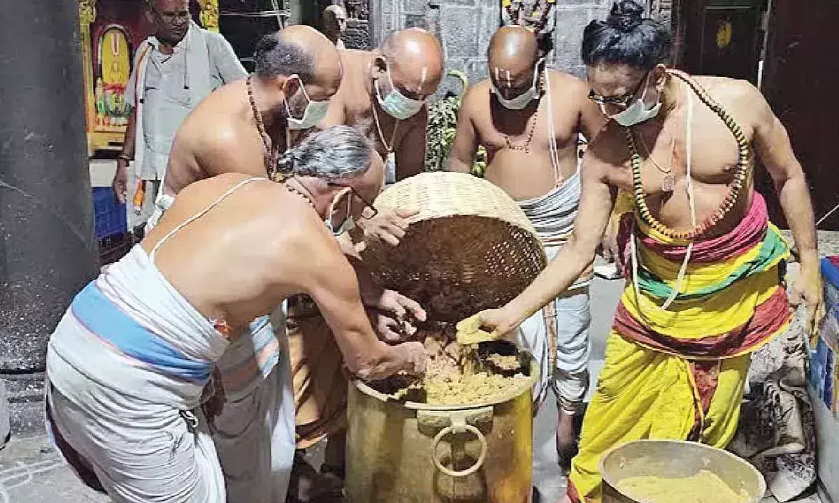 Andhra: भक्तगण वर्ष में एक बार होने वाले ‘निजरूप’ अवतार के दर्शन के लिए उत्सुक हैं!
