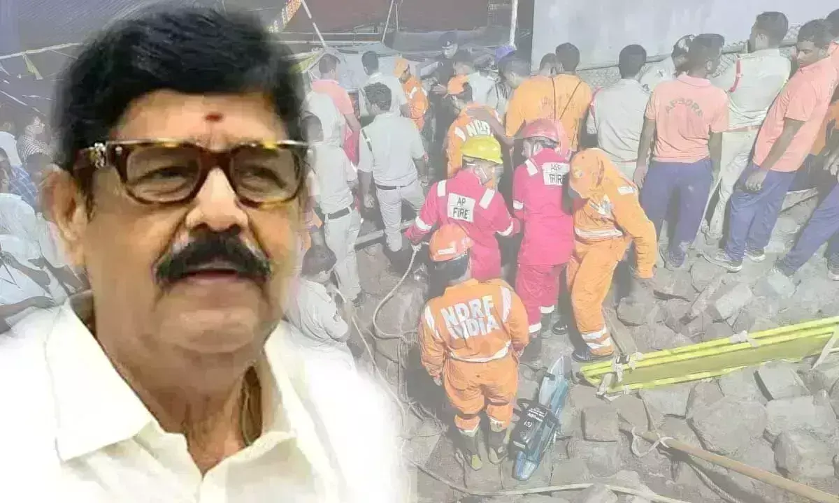 Andhra: सिंहाचलम में दीवार गिरने से सात श्रद्धालुओं की मौत Andhra: सिंहाचलम में दीवार गिरने से सात श्रद्धालुओं की मौत