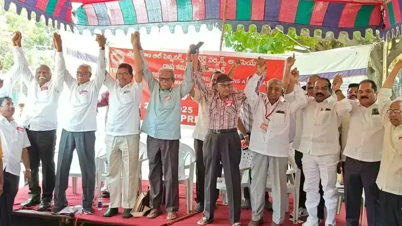 Telangana: सेवानिवृत्त कर्मचारियों ने बकाया भुगतान की तत्काल मांग की Telangana: सेवानिवृत्त कर्मचारियों ने बकाया भुगतान की तत्काल मांग की