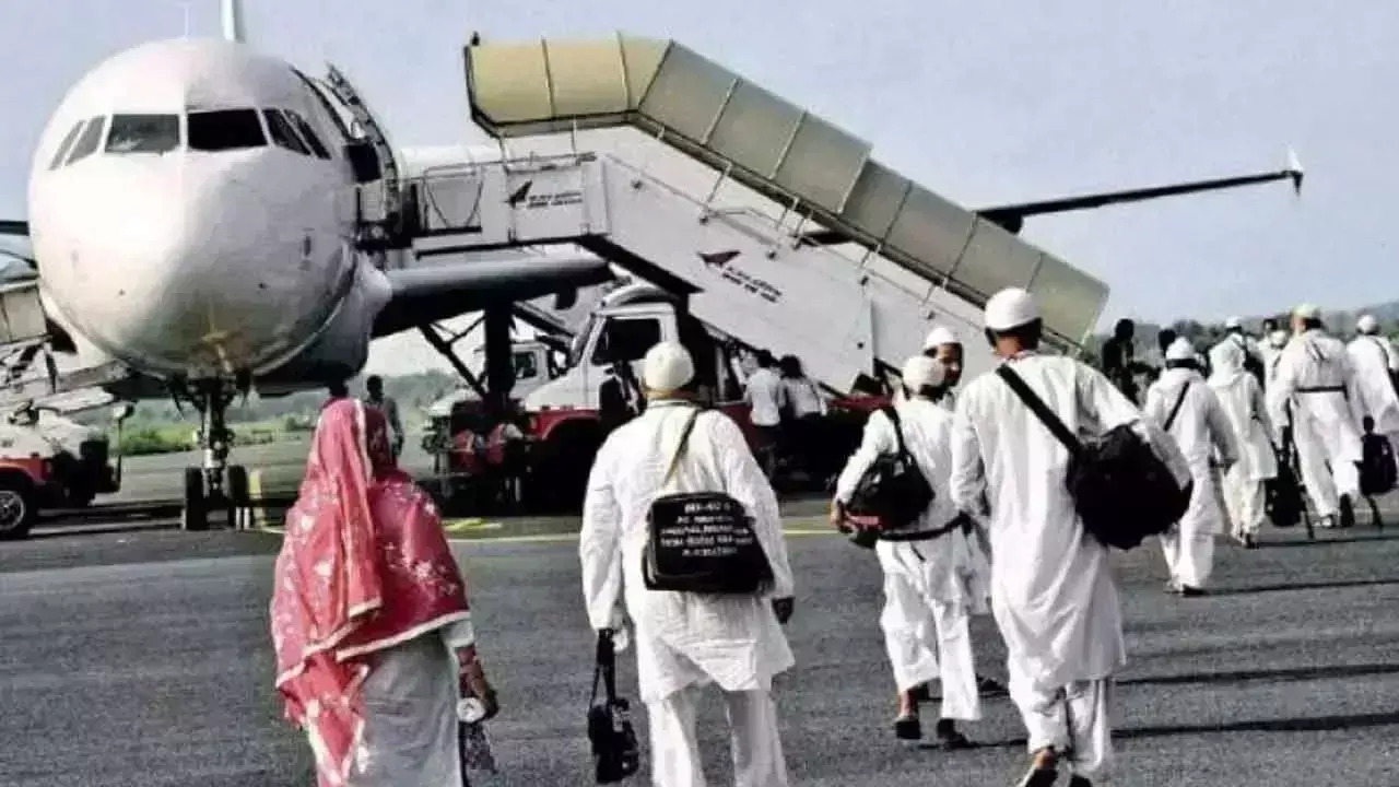 Hyderabad: हज यात्रियों का पहला जत्था शहर से रवाना Hyderabad: हज यात्रियों का पहला जत्था शहर से रवाना