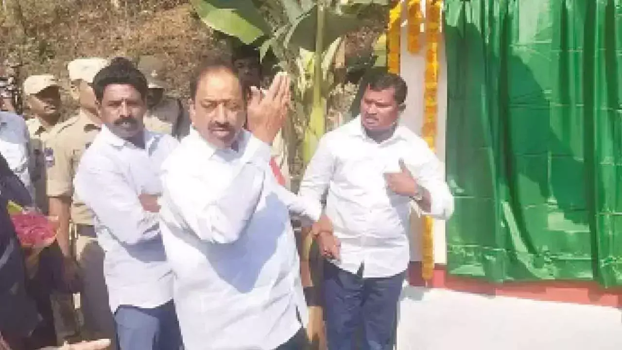 Telangana: अधिकारियों की अनदेखी से आदिवासी विधायक नाराज!