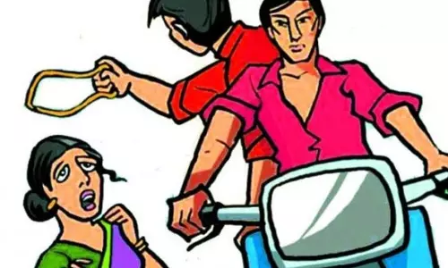 NCC लेफ्टिनेंट से सोने की चेन व लॉकेट लूटा NCC लेफ्टिनेंट से सोने की चेन व लॉकेट लूटा