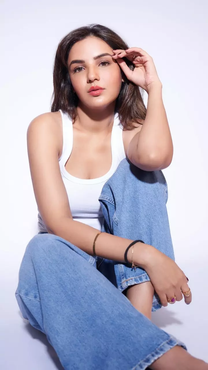 जेसमीन भसीन का हॉट वीडियो वायरल