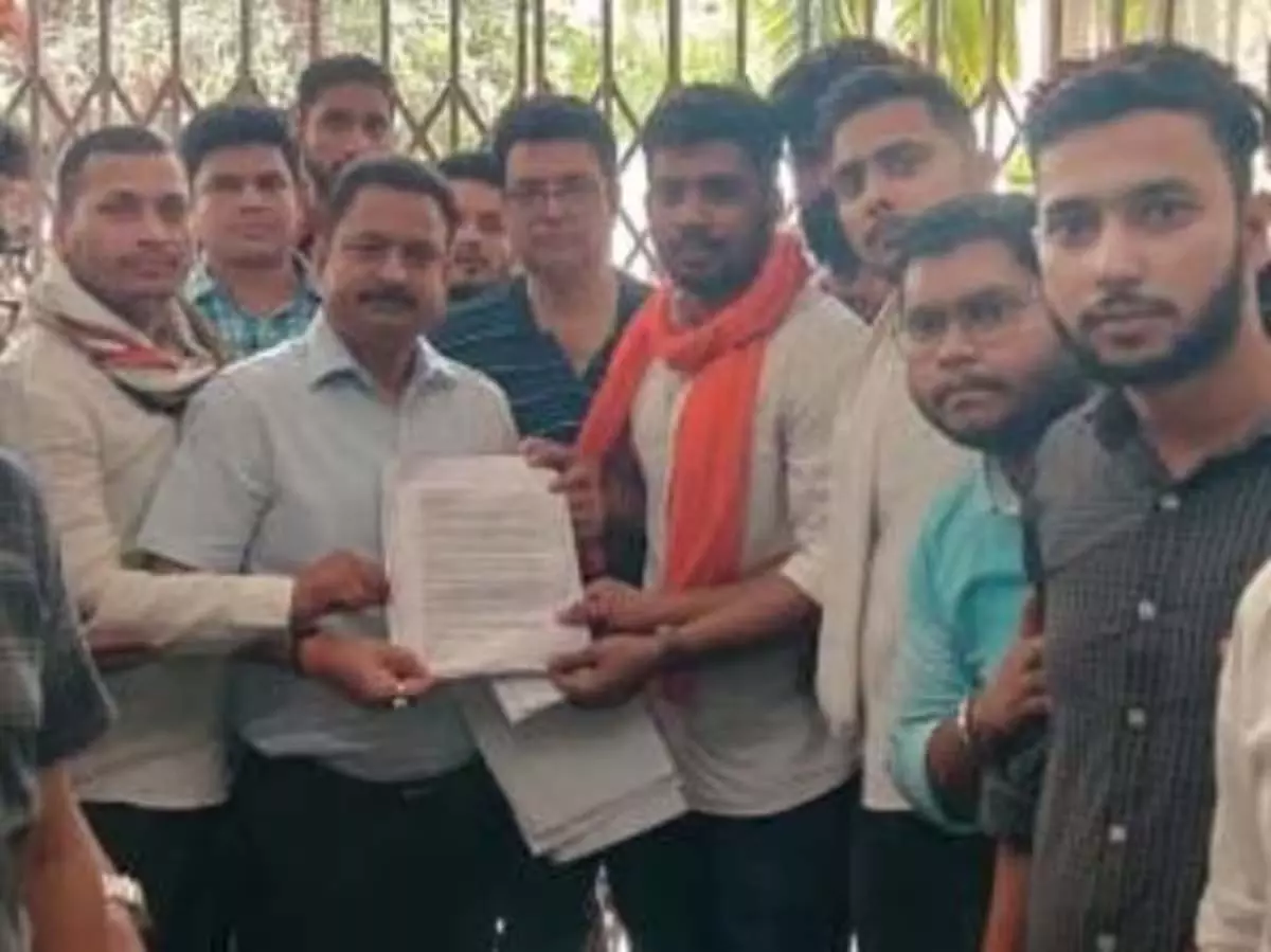 शिक्षक देश के खिलाफ कर रहा आपत्तिजनक पोस्ट, नोटिस जारी शिक्षक देश के खिलाफ कर रहा आपत्तिजनक पोस्ट, नोटिस जारी