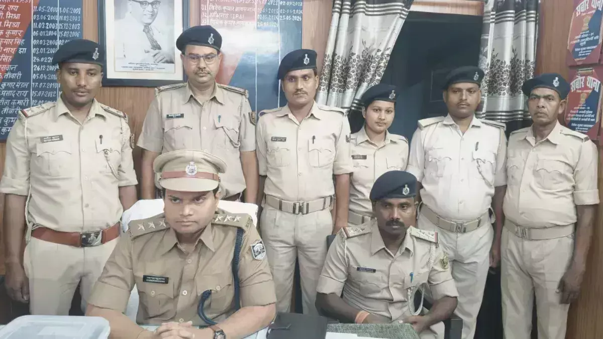 Bhagalpur: लूटपाट करने वाले गिरोह का पर्दाफाश, 6 आरोपी पकड़े गए Bhagalpur: लूटपाट करने वाले गिरोह का पर्दाफाश, 6 आरोपी पकड़े गए
