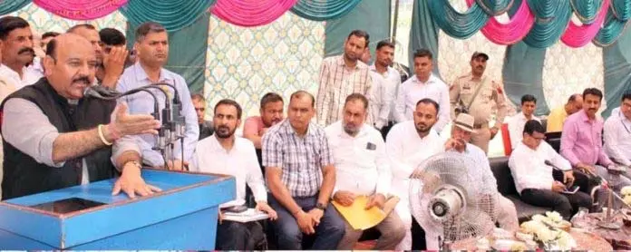 Jammu: उपमुख्यमंत्री ने नौशेरा में जनसंपर्क शिविर आयोजित किया Jammu: उपमुख्यमंत्री ने नौशेरा में जनसंपर्क शिविर आयोजित किया