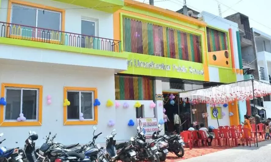 Jalaun: चेतावनी मिलते ही संचालक ने फर्जी स्कूल पर जड़ा ताला Jalaun: चेतावनी मिलते ही संचालक ने फर्जी स्कूल पर जड़ा ताला