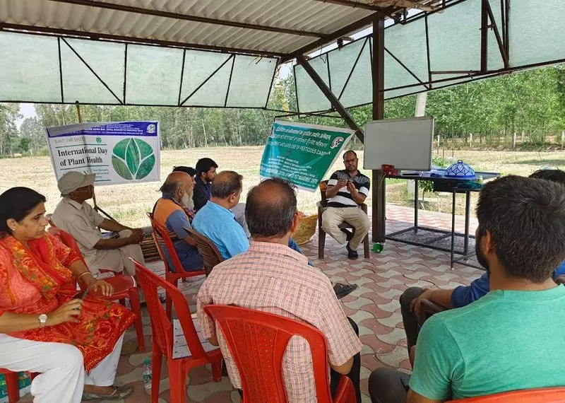 ‘Farm Field Classes’ के साथ कीटनाशक मुक्त खेती को बढ़ावा मिल रहा ‘Farm Field Classes’ के साथ कीटनाशक मुक्त खेती को बढ़ावा मिल रहा