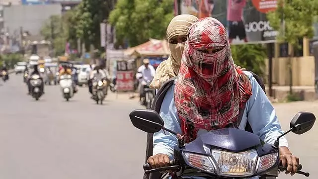 चेन्नई सहित 9 स्थानों पर भीषण गर्मी चेन्नई सहित 9 स्थानों पर भीषण गर्मी