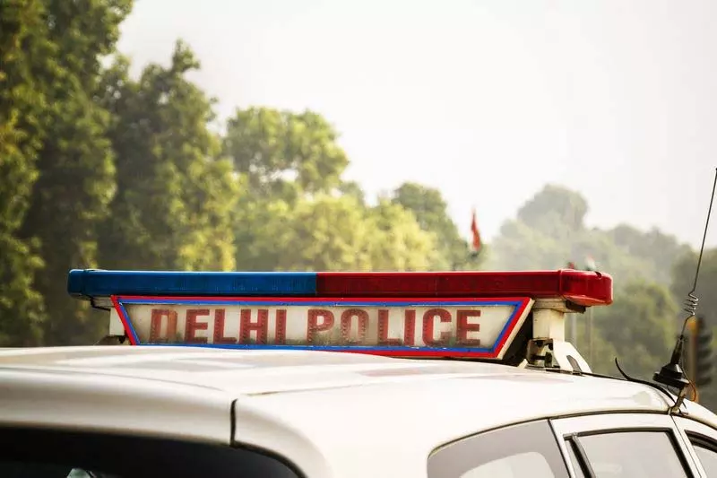 Delhi: पुलिस वाहन से ‘कूदने’ से युवक की मौत, दूसरा घायल Delhi: पुलिस वाहन से ‘कूदने’ से युवक की मौत, दूसरा घायल