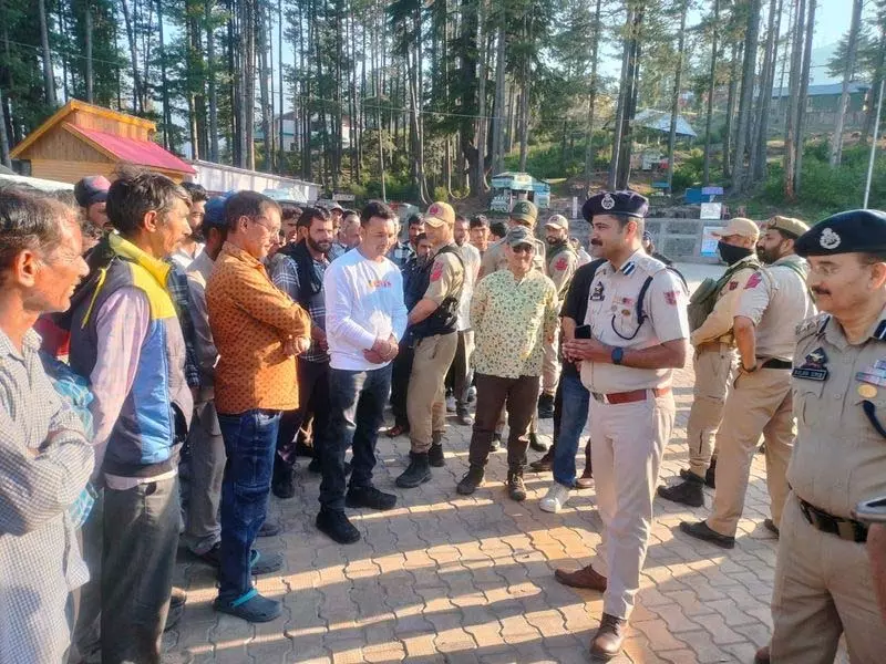 Jammu क्षेत्र के पर्यटन स्थलों पर सुरक्षा बढ़ाई गई Jammu क्षेत्र के पर्यटन स्थलों पर सुरक्षा बढ़ाई गई