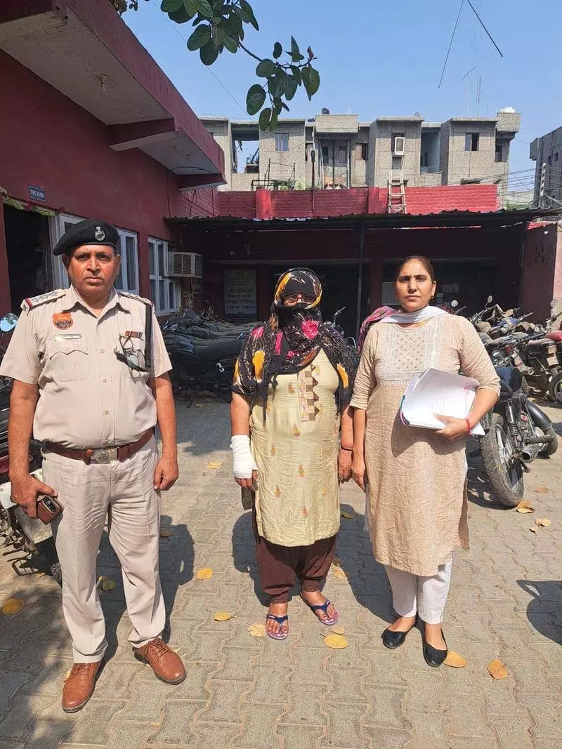 Faridabad 14 वर्षीय किशोरी को वेश्यावृत्ति के लिए मजबूर करने के आरोप में महिला गिरफ्तार Faridabad 14 वर्षीय किशोरी को वेश्यावृत्ति के लिए मजबूर करने के आरोप में महिला गिरफ्तार