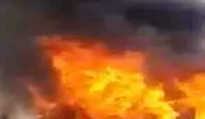 Bihar : घर में आग लगने से दंपती की मौत,इलाके में हड़कंप Bihar : घर में आग लगने से दंपती की मौत,इलाके में हड़कंप