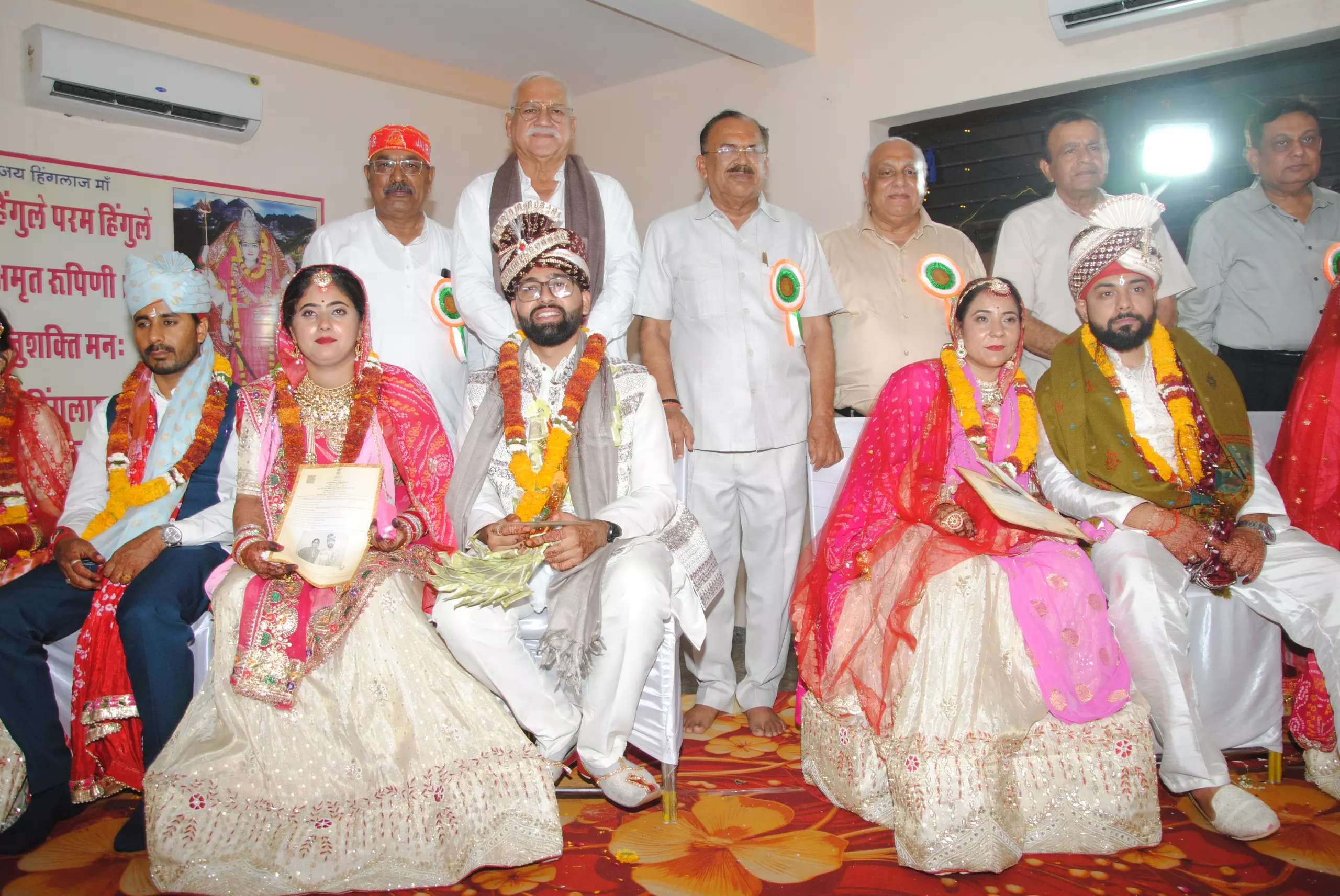Jaipur: देवनानी ने पांच जोड़ों को आशीर्वाद और उपहार प्रदान किये Jaipur: देवनानी ने पांच जोड़ों को आशीर्वाद और उपहार प्रदान किये