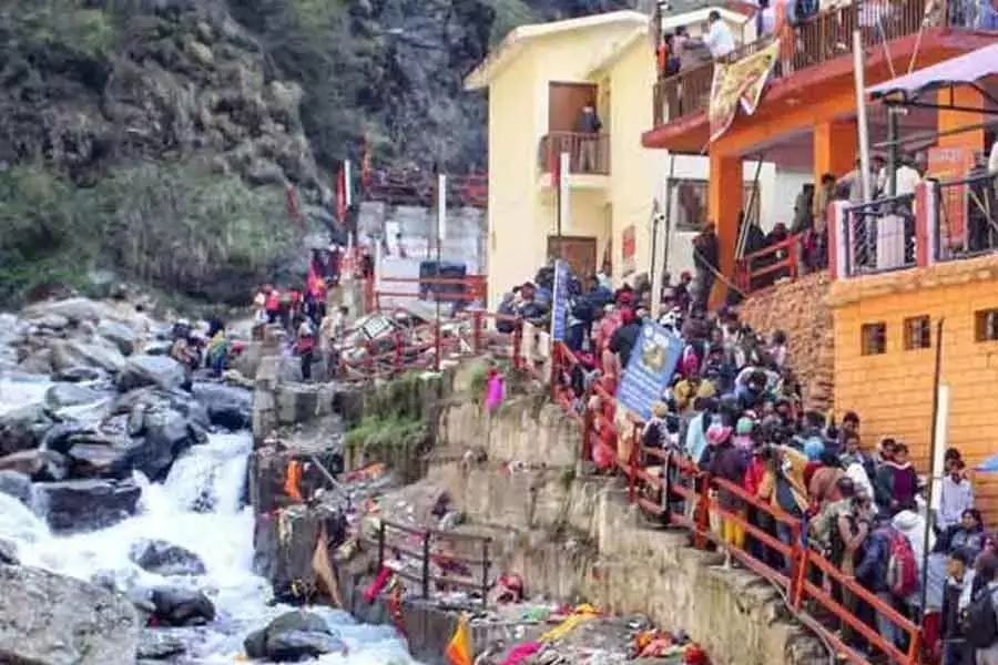 उत्तराखंड में चार धाम यात्रा हुई शुरू उत्तराखंड में चार धाम यात्रा हुई शुरू