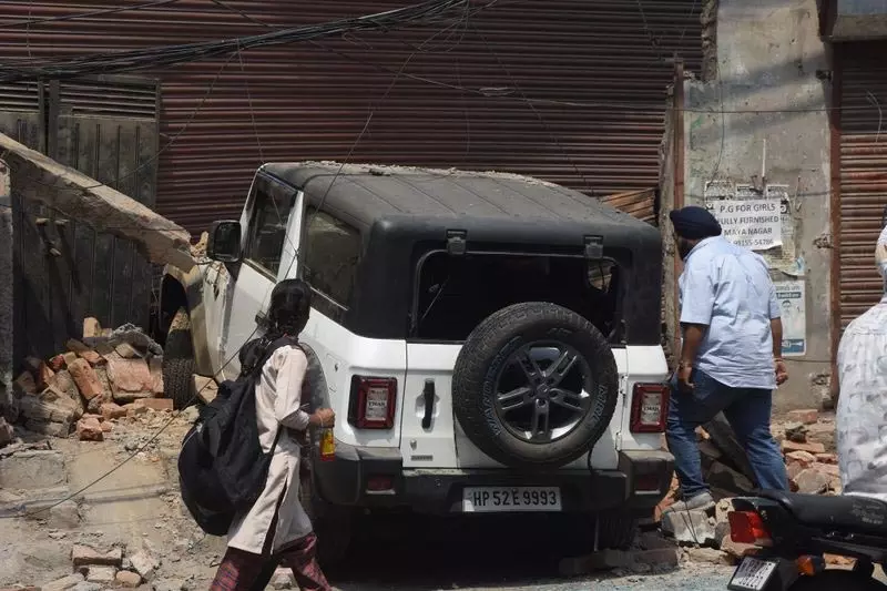 Ludhiana में थार चालक ने बाइक सवार को घसीटकर मार डाला Ludhiana में थार चालक ने बाइक सवार को घसीटकर मार डाला