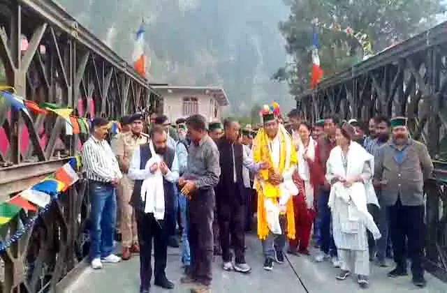 Shimla: ग्रामीणों को मिली बड़ी सौगात, तांगलिंग खड्ड पर 3.61 करोड़ की लागत से बना वैली ब्रिज शुरू Shimla: ग्रामीणों को मिली बड़ी सौगात, तांगलिंग खड्ड पर 3.61 करोड़ की लागत से बना वैली ब्रिज शुरू