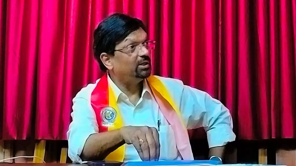 साहित्य परिषद के नियमों में संशोधन कानूनी रूप से बाध्यकारी: Mahesh Joshi साहित्य परिषद के नियमों में संशोधन कानूनी रूप से बाध्यकारी: Mahesh Joshi