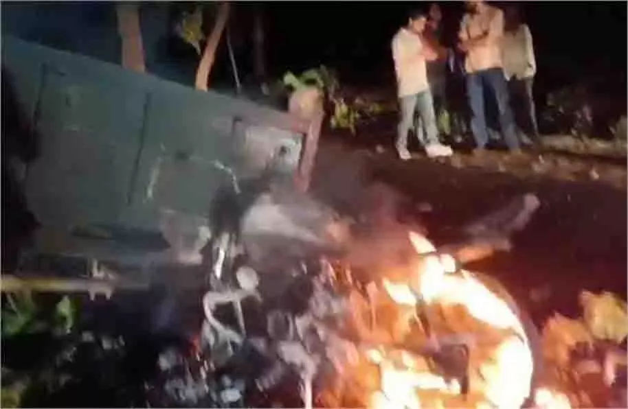 Shahdol : एक ही ट्रेक्टर ट्रॉली में टकराने से दो बाइक सवारों की मौत Shahdol : एक ही ट्रेक्टर ट्रॉली में टकराने से दो बाइक सवारों की मौत