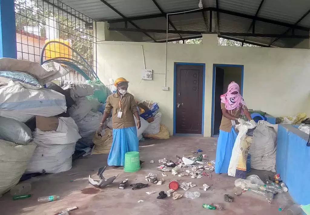 Uttara Kannada : स्वच्छ भारत के लिए महिला शक्ति Uttara Kannada : स्वच्छ भारत के लिए महिला शक्ति