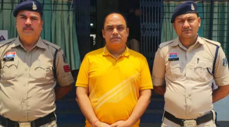 NSS प्रभारी जबरन नमाज पढ़ाने के मामले में अरेस्ट, कई और लोग होंगे गिरफ्त में NSS प्रभारी जबरन नमाज पढ़ाने के मामले में अरेस्ट, कई और लोग होंगे गिरफ्त में