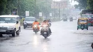 Bareilly में राहत की फुहारें, तेज हवाओं के साथ हफ्ते भर चलेगा ठंडा असर Bareilly में राहत की फुहारें, तेज हवाओं के साथ हफ्ते भर चलेगा ठंडा असर