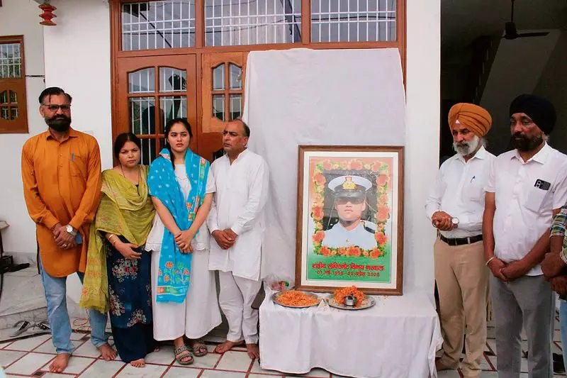 Haryana : लेफ्टिनेंट नरवाल का परिवार आज रक्तदान शिविर लगाएगा Haryana : लेफ्टिनेंट नरवाल का परिवार आज रक्तदान शिविर लगाएगा