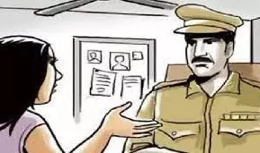 Bareilly: राष्ट्रगान विवाद की आड़ में छिपाया जमीन का झगड़ा, महिला शिक्षिका की खुली पोल Bareilly: राष्ट्रगान विवाद की आड़ में छिपाया जमीन का झगड़ा, महिला शिक्षिका की खुली पोल