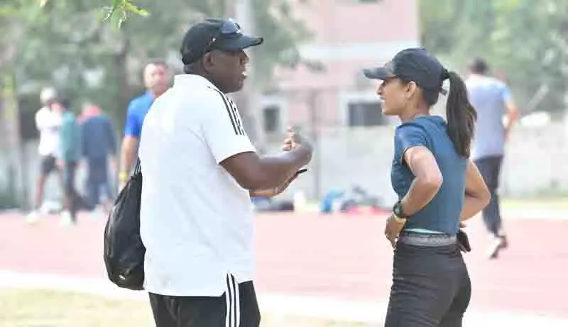 Indian Open Relay में अंतरराष्ट्रीय प्रशिक्षकों ने एथलीटों को टिप्स दिए Indian Open Relay में अंतरराष्ट्रीय प्रशिक्षकों ने एथलीटों को टिप्स दिए