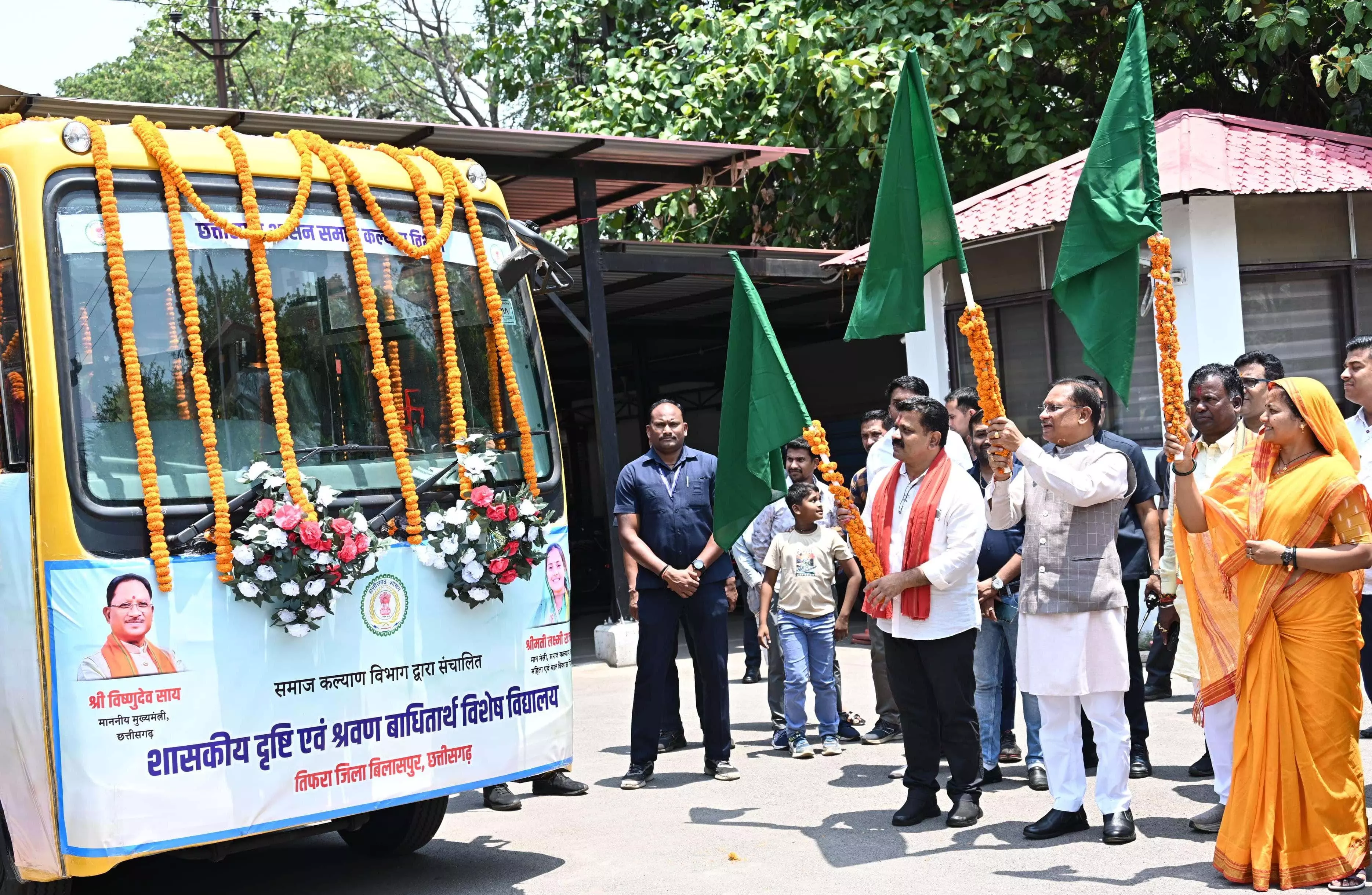रायपुर और बिलासपुर के डे-स्कॉलर विशेष बच्चों के लिए निःशुल्क बस सेवा का शुभारंभ रायपुर और बिलासपुर के डे-स्कॉलर विशेष बच्चों के लिए निःशुल्क बस सेवा का शुभारंभ