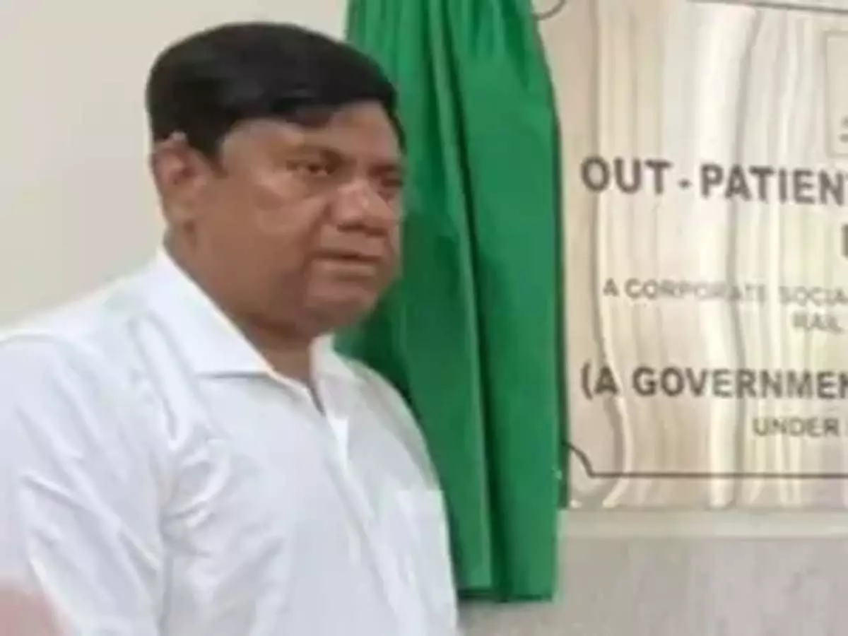 करोड़ों की बेनामी संपत्ति मिला चीफ इंजीनियर के पास, 70 लाख कैश भी जब्त करोड़ों की बेनामी संपत्ति मिला चीफ इंजीनियर के पास, 70 लाख कैश भी जब्त