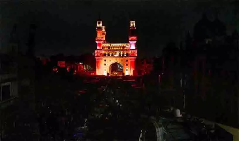 वक्फ अधिनियम के विरोध में Hyderabad के पुराने शहर की लाइटें बंद वक्फ अधिनियम के विरोध में Hyderabad के पुराने शहर की लाइटें बंद