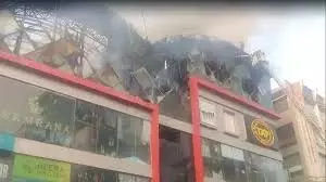मुंबई फायर ब्रिगेड ने 22 घंटे बाद बांद्रा मॉल में लगी आग बुझाई मुंबई फायर ब्रिगेड ने 22 घंटे बाद बांद्रा मॉल में लगी आग बुझाई