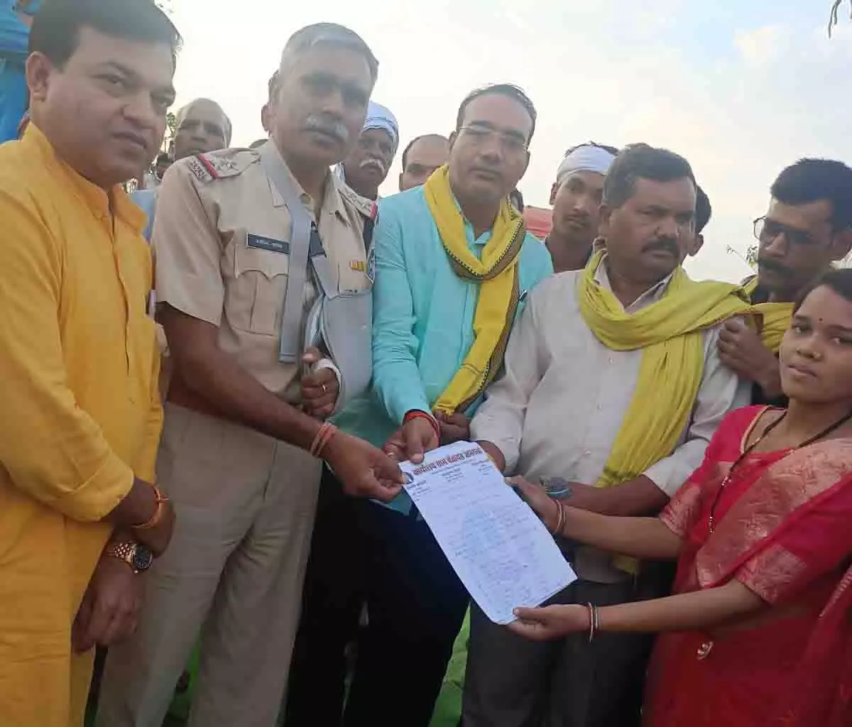 आदिवासी समाज में व्याप्त प्राचीन कुरीतियों को मिटाने समाजजनों ने लिया संकल्प आदिवासी समाज में व्याप्त प्राचीन कुरीतियों को मिटाने समाजजनों ने लिया संकल्प