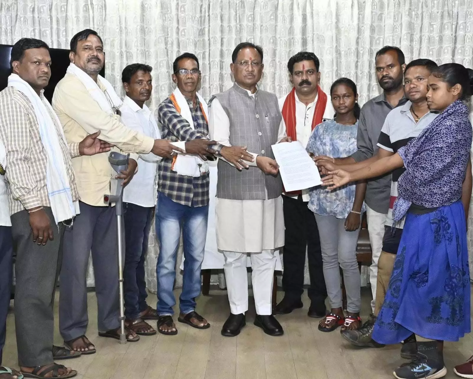 बस्तर को नक्सलवाद से पूर्णतः मुक्त कराने के लिए सरकार पूरी तरह प्रतिबद्ध : CM साय बस्तर को नक्सलवाद से पूर्णतः मुक्त कराने के लिए सरकार पूरी तरह प्रतिबद्ध : CM साय
