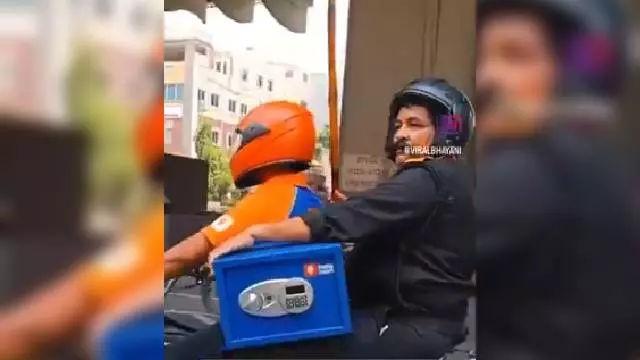 इस अक्षय तृतीया 2025 पर सुरक्षा गार्ड के साथ इंस्टामार्ट द्वारा Gold Delivery इस अक्षय तृतीया 2025 पर सुरक्षा गार्ड के साथ इंस्टामार्ट द्वारा Gold Delivery