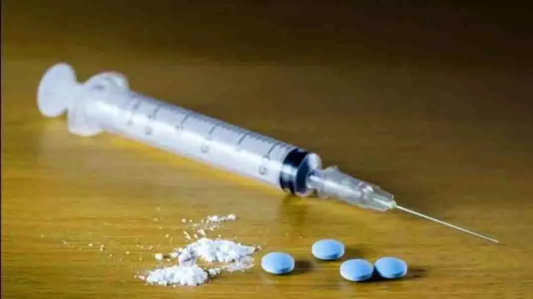 Dibrugarh: पुलिस की कार्रवाई में हेरोइन के साथ चार लोग गिरफ्तार Dibrugarh: पुलिस की कार्रवाई में हेरोइन के साथ चार लोग गिरफ्तार
