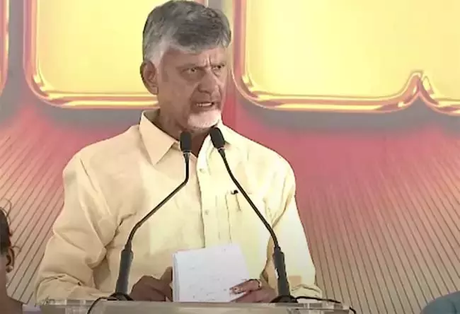 अमरावती में जमीन के दाम बढ़े हैं: CM Chandrababu अमरावती में जमीन के दाम बढ़े हैं: CM Chandrababu
