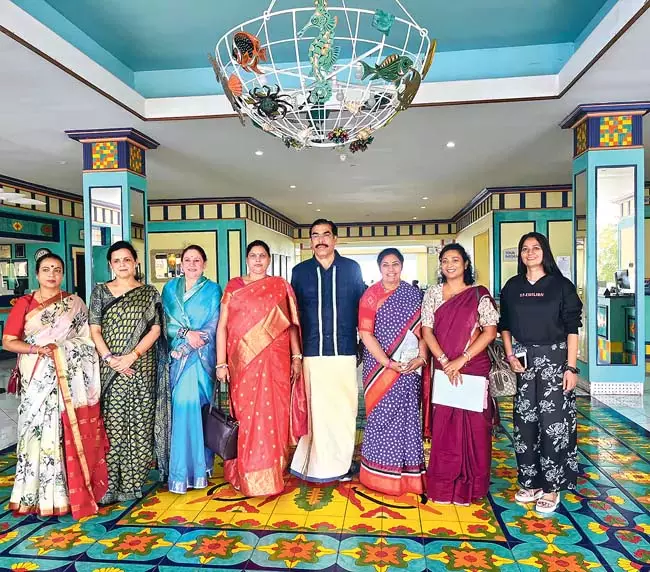 बहामास में महिला सशक्तिकरण पर लाभदायक चर्चा बहामास में महिला सशक्तिकरण पर लाभदायक चर्चा
